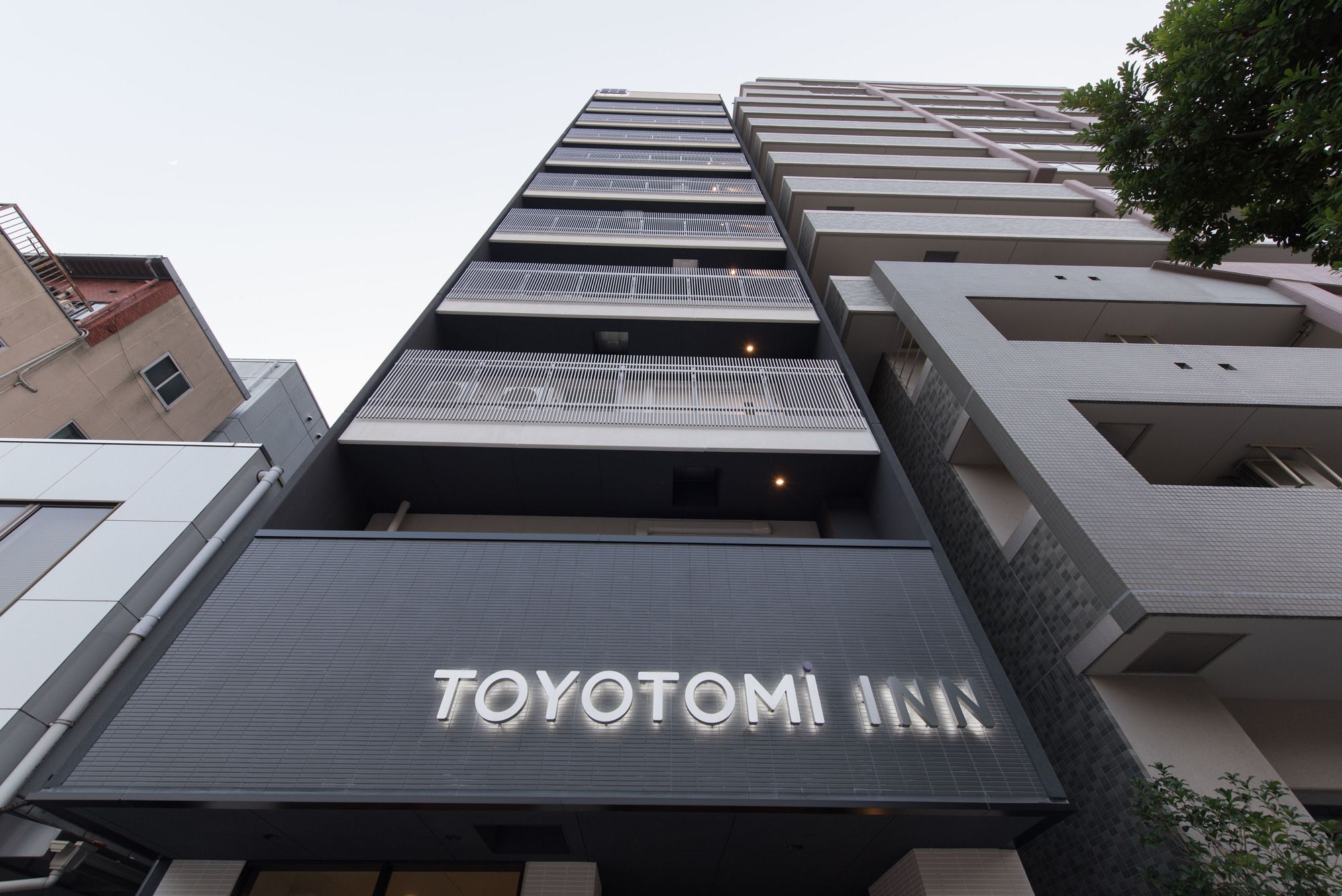 Toyotomi Inn 難波高津 Osaka Bagian luar foto